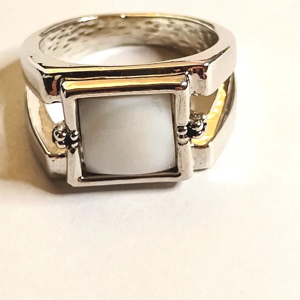 Lia Sophia‎ Size 9 White Out Silver Tone Enamel Center Ring